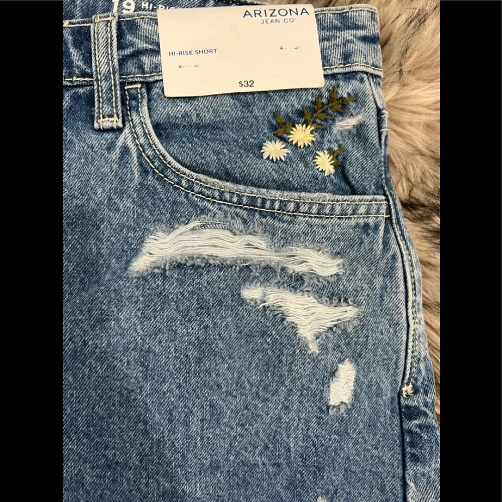 Arizona & Co Hi-Rise Shortie Shorts-Juniors NWT Size 19 - Picture 4 of 14